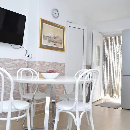 Ferienhaus Sea-View Semi-Detached Holiday House Porto Sutomiscica